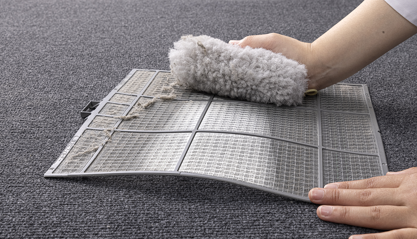 少量の洗剤でもしっかりキレイ！エアコンフィルターの手軽なお掃除術