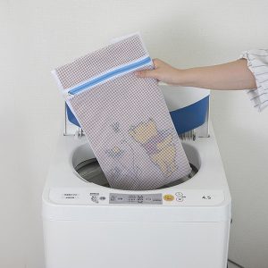 9-おくだけ吸着タイルマット　くまのプーさん　45×45cm　2枚入